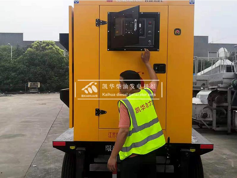 200KW康明斯移动静音机组调试现场.jpg